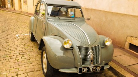 Tourisme en 2 CV, une nouvelle tendance !